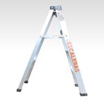 Escalera Tijera de 4 Pasos 3 Peldaños, en Aluminio Tapa Plástica 1.20 Mts - Imagen 2